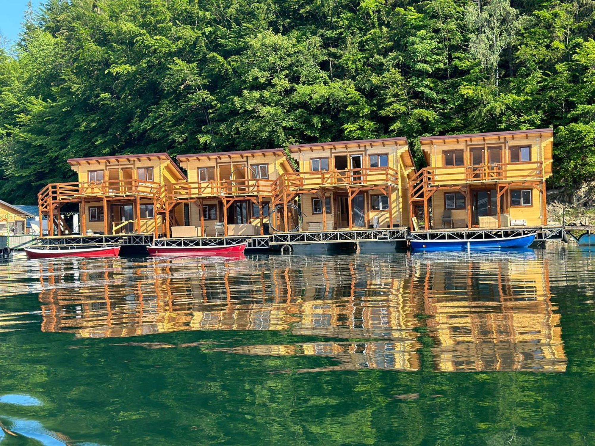 Casa pe lac Holiday Bicaz Exterior foto
