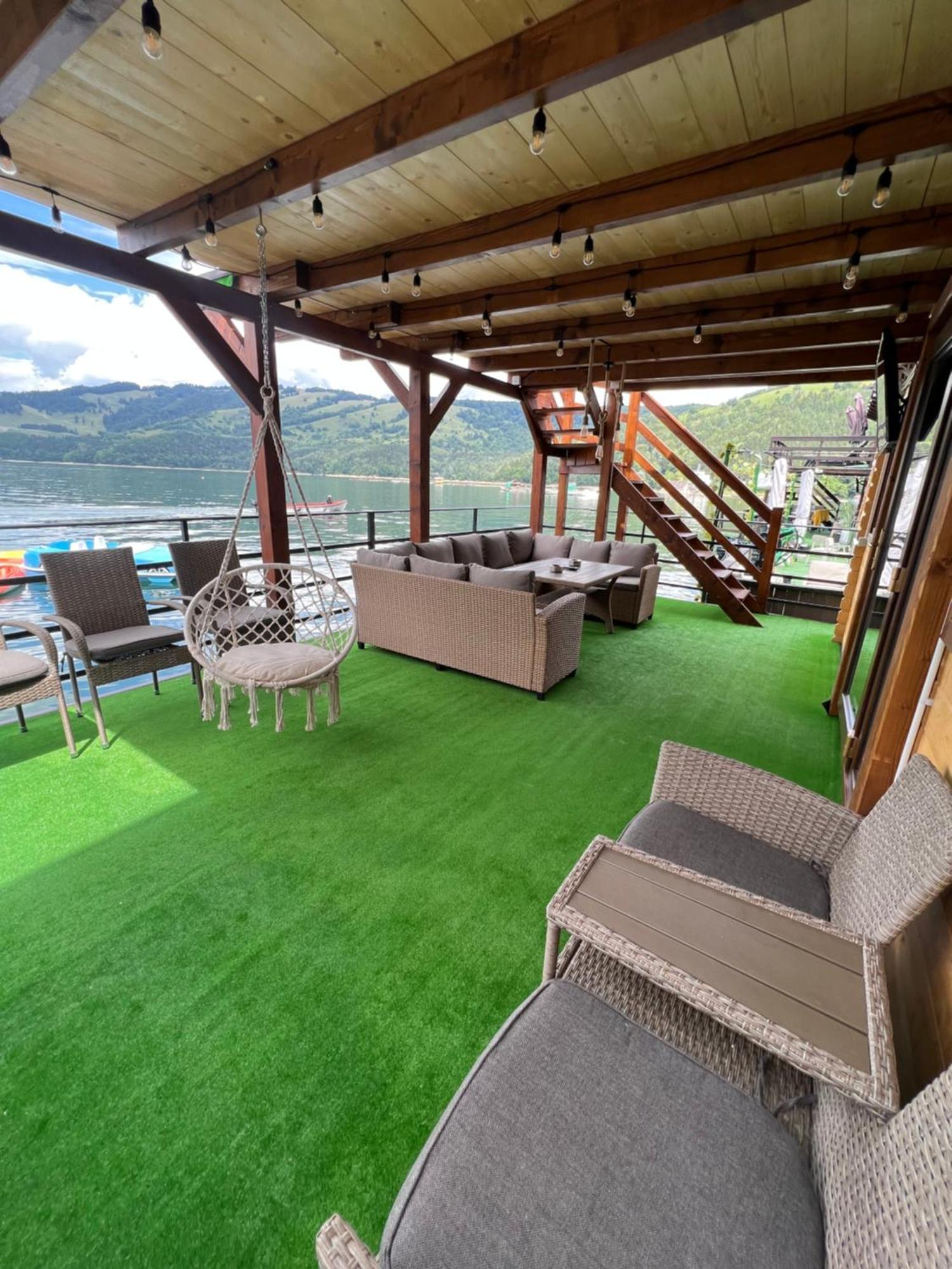Casa pe lac Holiday Bicaz Exterior foto