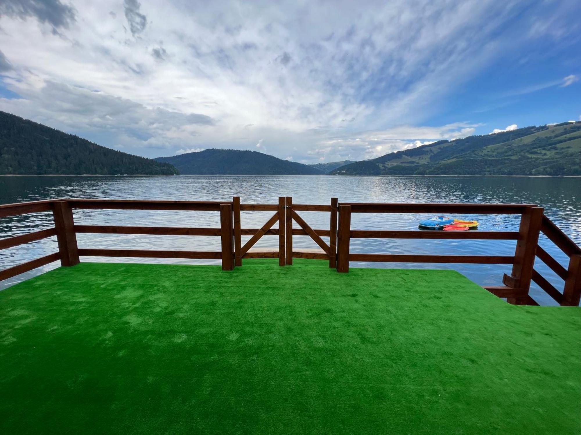Casa pe lac Holiday Bicaz Exterior foto