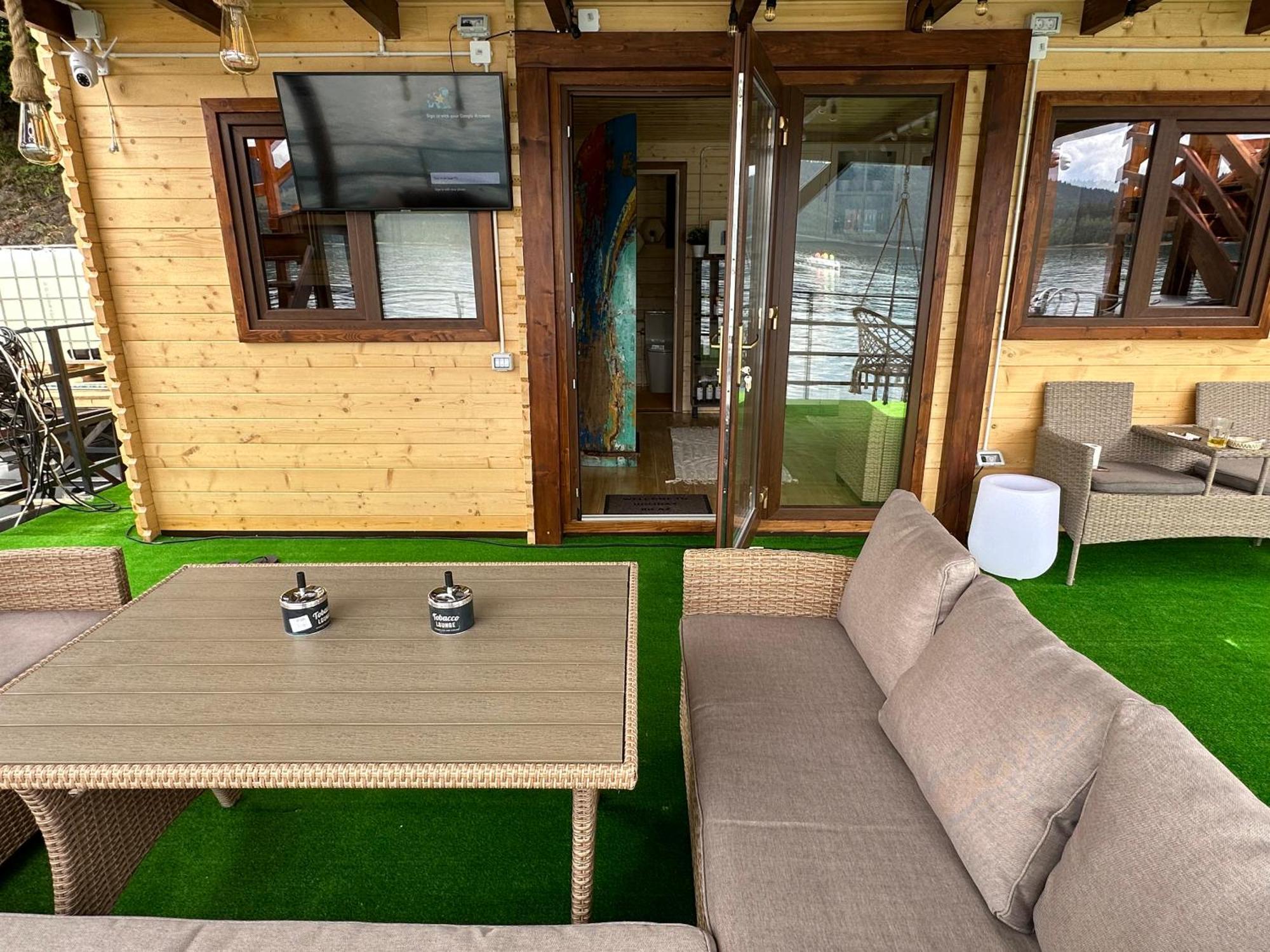 Casa pe lac Holiday Bicaz Exterior foto