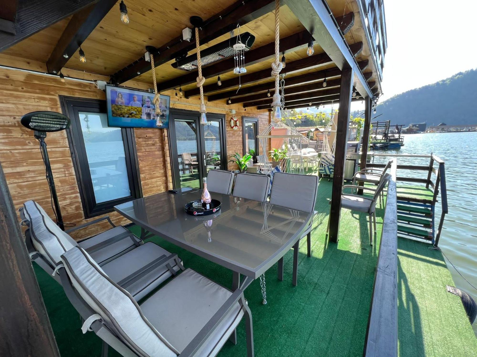 Casa pe lac Holiday Bicaz Exterior foto