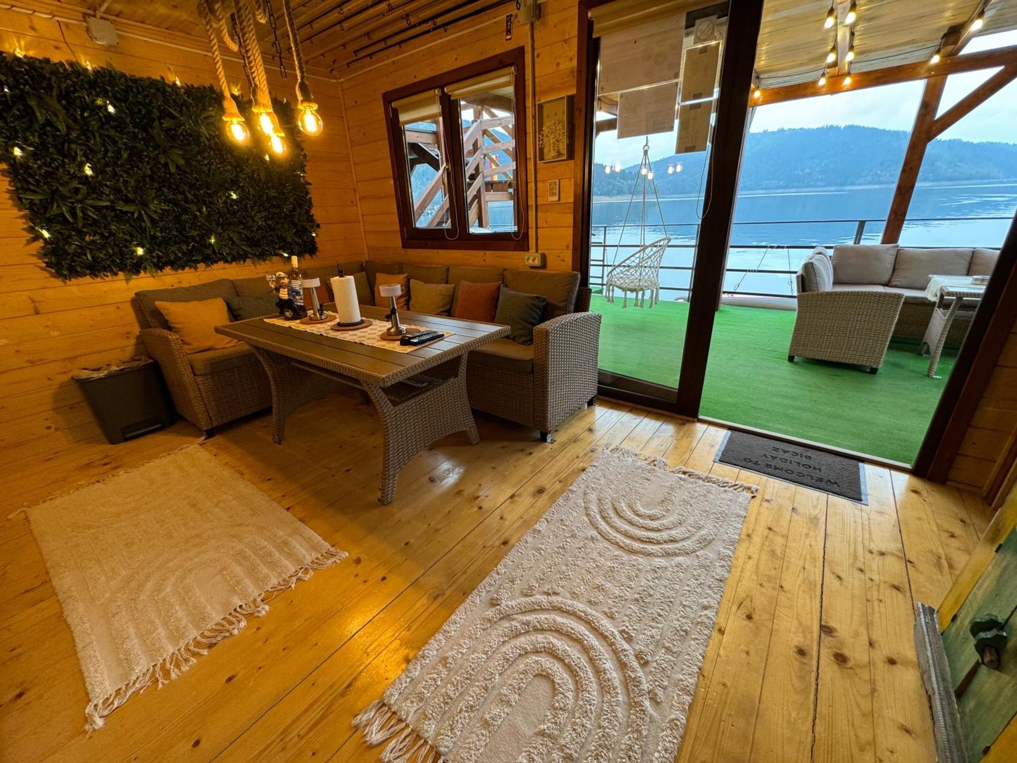 Casa pe lac Holiday Bicaz Exterior foto