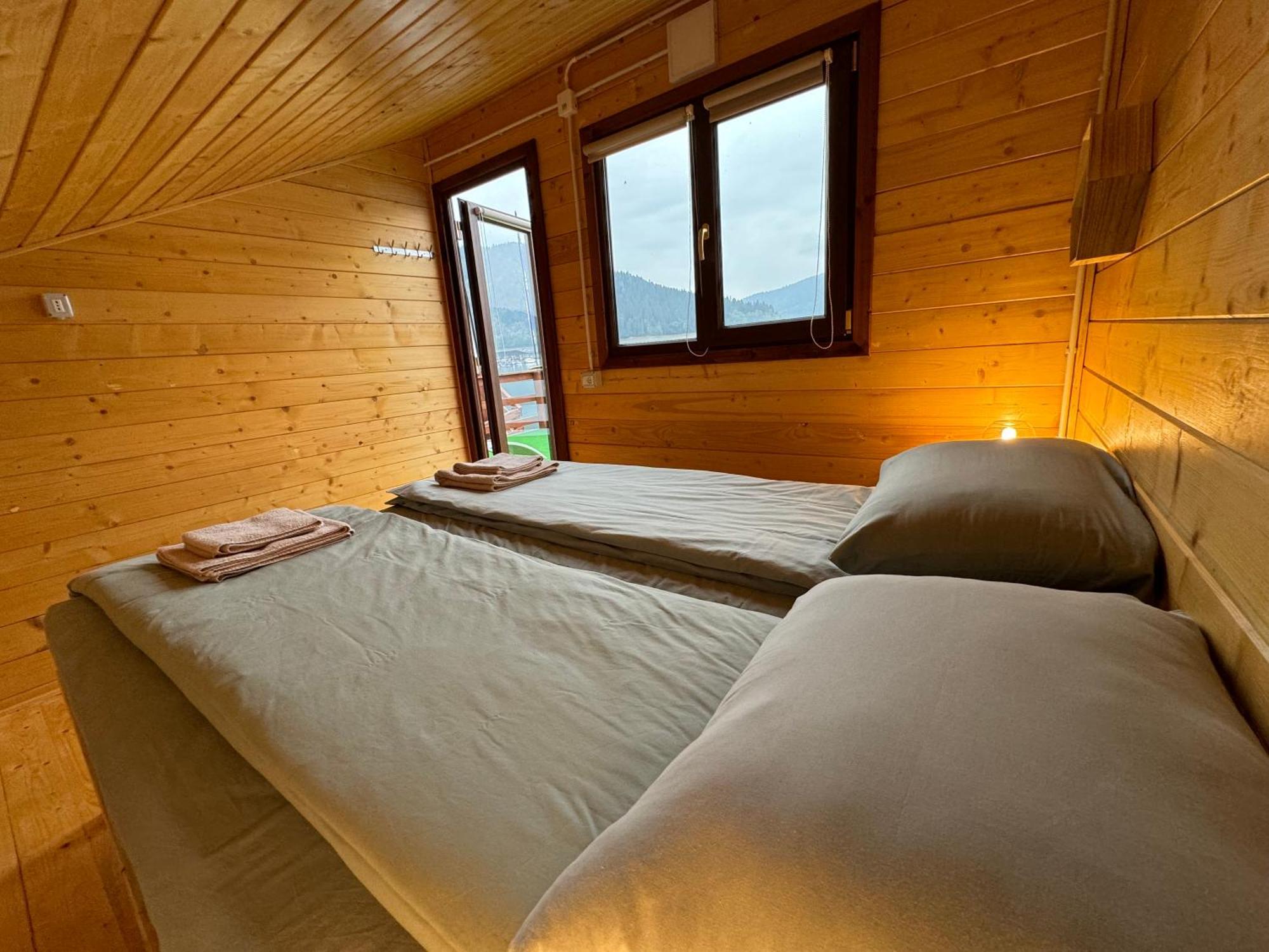 Casa pe lac Holiday Bicaz Exterior foto