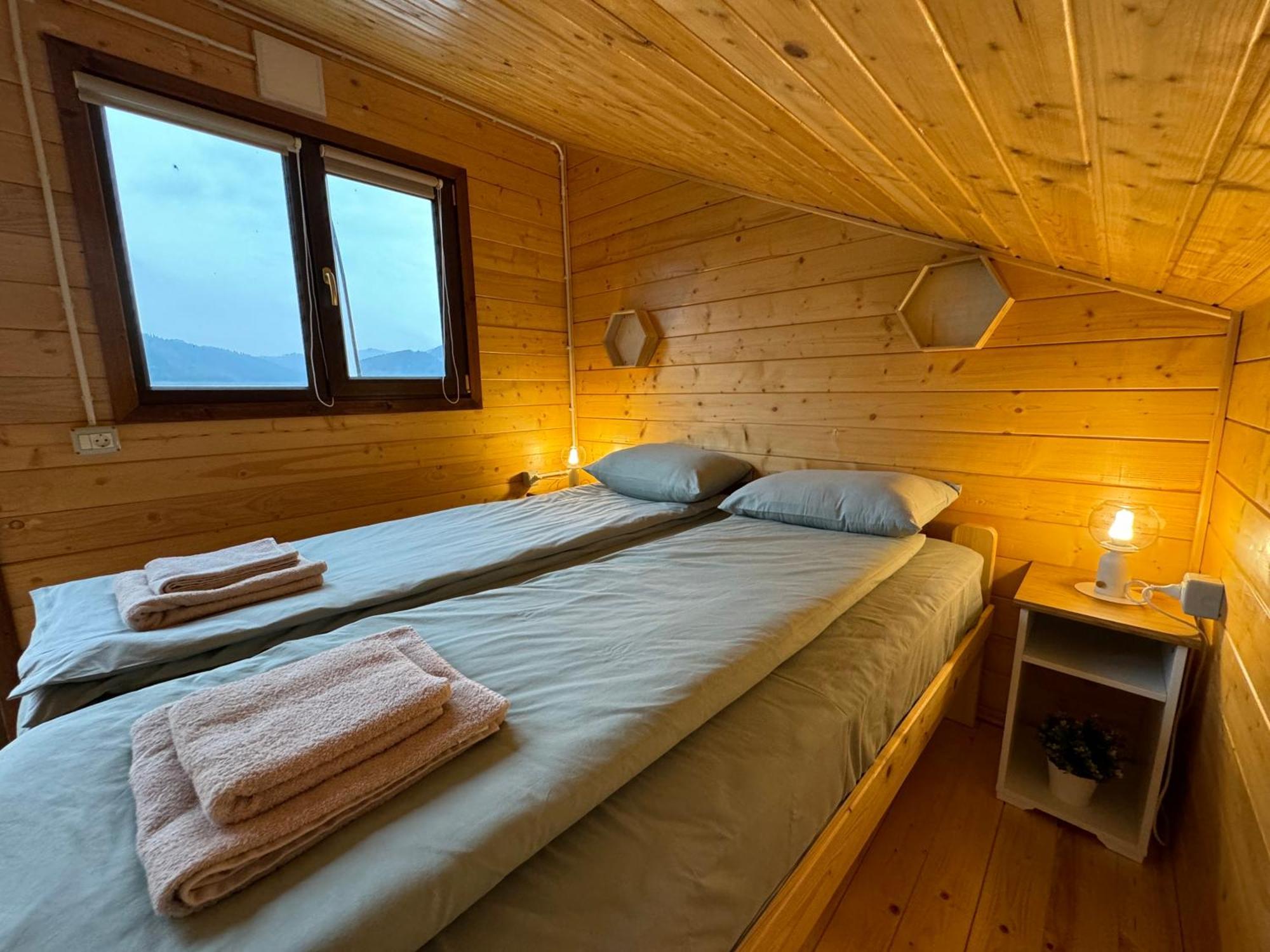 Casa pe lac Holiday Bicaz Exterior foto